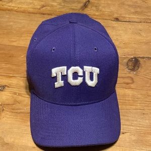 Nike TCU fitted hat. M/L